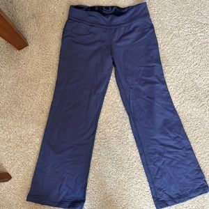 Lululemon size 6 wide legged pants